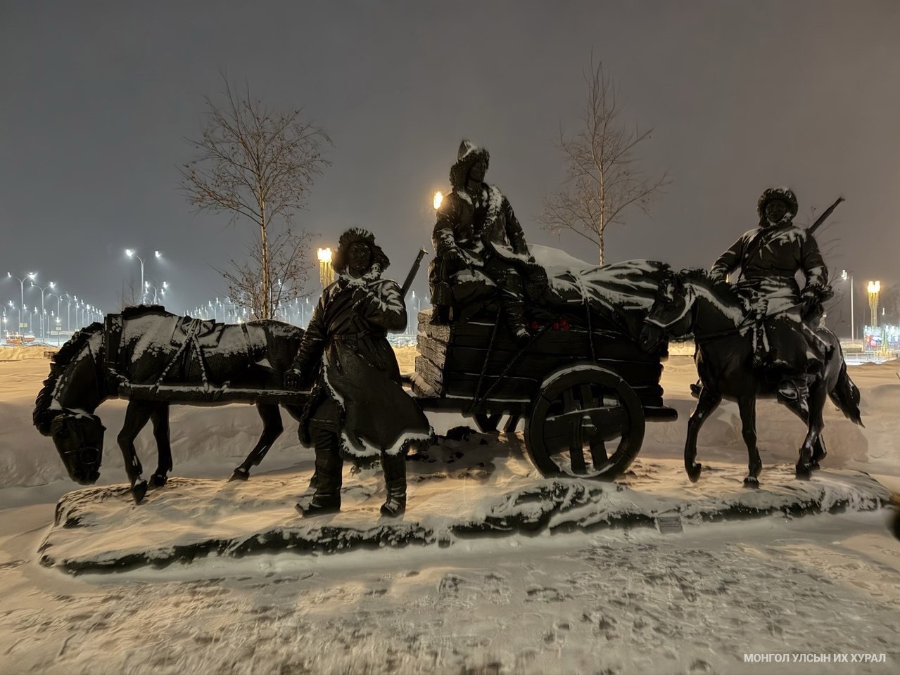 Улсын Их Хурлын дэд дарга Б.Пүрэвдорж “Эх оронч” цэцэрлэгт хүрээлэн дэх монгол эрсийн хөшөөнд хүндэтгэл үзүүллээ