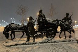 Улсын Их Хурлын дэд дарга Б.Пүрэвдорж “Эх оронч” цэцэрлэгт хүрээлэн дэх монгол эрсийн хөшөөнд хүндэтгэл үзүүллээ