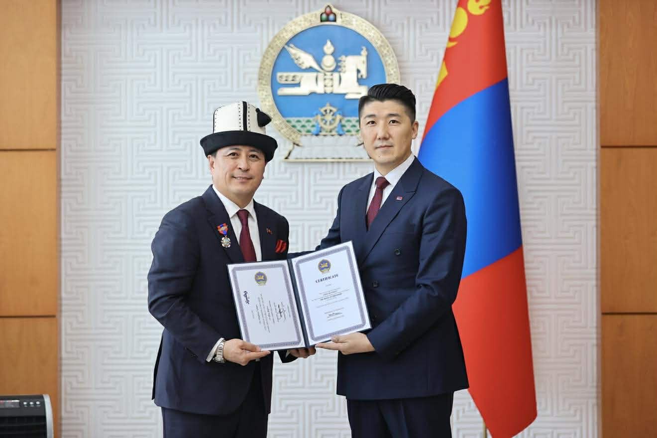 Бүгд Найрамдах Киргиз Улсын Элчин сайдыг “Найрамдал” медалиар шагналаа