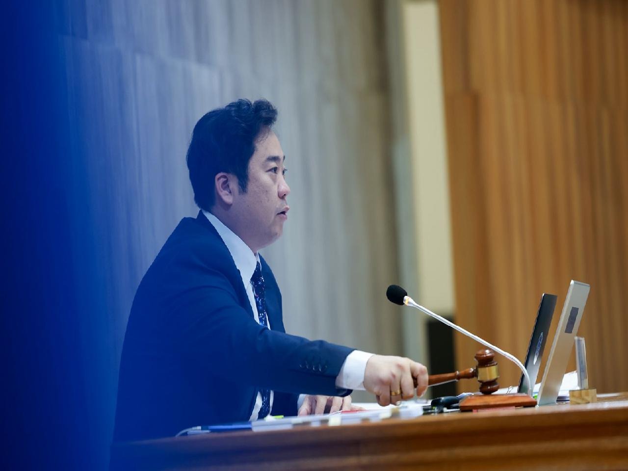 ЭРЧИМ ХҮЧНИЙ САЛБАРТ АНХ УДАА ТӨР, ХУВИЙН ХЭВШЛИЙН ТҮНШЛЭЛЭЭР ДЦС-V МЕГА ТӨСЛИЙГ ХЭРЭГЖҮҮЛЭХ ТҮҮХЭН ШИЙДВЭРИЙГ НИТХ БАТАЛЛАА