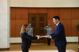 Туркийн Элчин сайд Итгэмжлэх жуух бичгээ өргөн барилаа