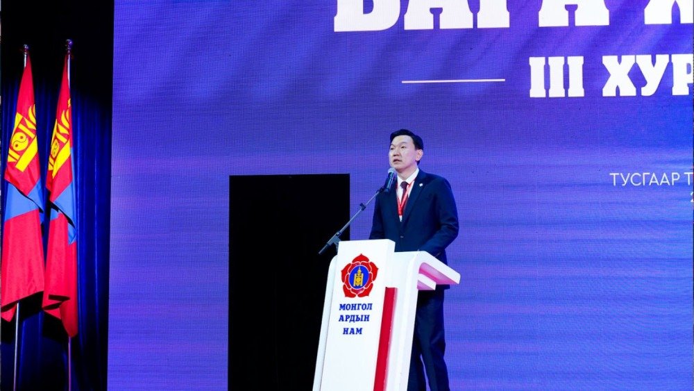 МОНГОЛ АРДЫН НАМЫН ДАРГА Н.УЧРАЛЫГ ЕРӨНХИЙ САЙДАД НЭР ДЭВШҮҮЛЛЭЭ