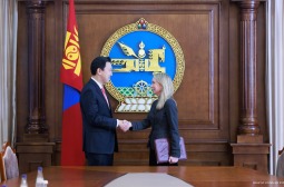 Монгол Улсын Их Хурлын дарга Н.Учрал Их Британи, Умард Ирландын Нэгдсэн Хаант Улсаас Монгол Улсад суугаа Элчин сайд Фиона Блайтыг хүлээн авч уулзлаа