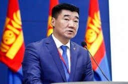 С.Бямбацогт Ерөнхийлөгчийн сонгуульд нэр дэвшихгүй амлалт, намаасаа түдгэлзэх саналтай УИХ-ын даргад нэр дэвшжээ