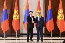Монгол Улсын Ерөнхийлөгч У.Хүрэлсүх, Бүгд Найрамдах Киргиз Улсын Ерөнхийлөгч С.Жапаров нар албан ёсны хэлэлцээ хийлээ