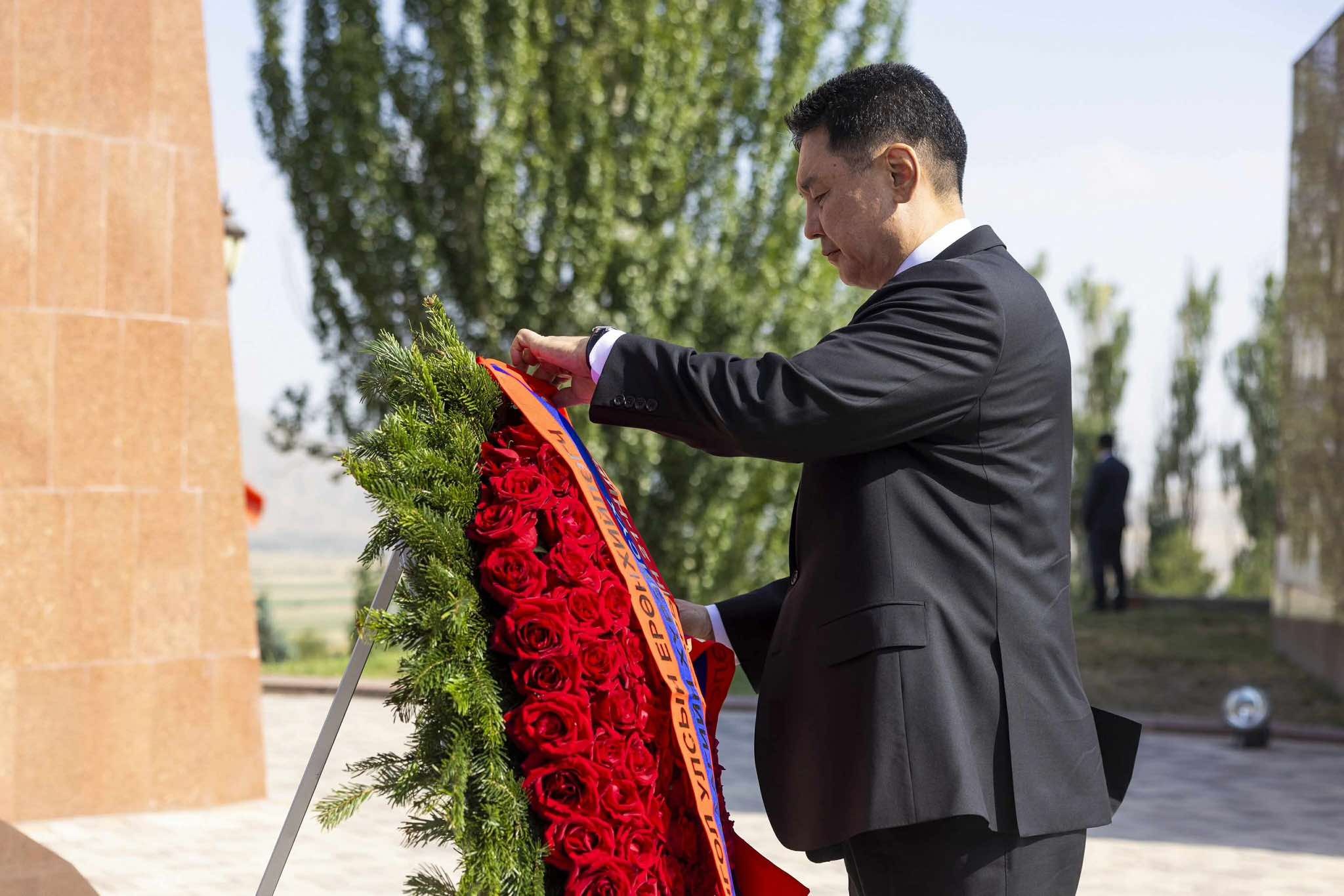 Монгол Улсын Ерөнхийлөгч “Үркүн”-ий дурсгалын хөшөөнд хүндэтгэл үзүүллээ