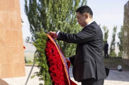 Монгол Улсын Ерөнхийлөгч “Үркүн”-ий дурсгалын хөшөөнд хүндэтгэл үзүүллээ