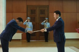 Бүгд Найрамдах Казахстан Улсаас Монгол Улсад суух Онц бөгөөд Бүрэн эрхт Элчин сайд Итгэмжлэх жуух бичгээ өргөн барив