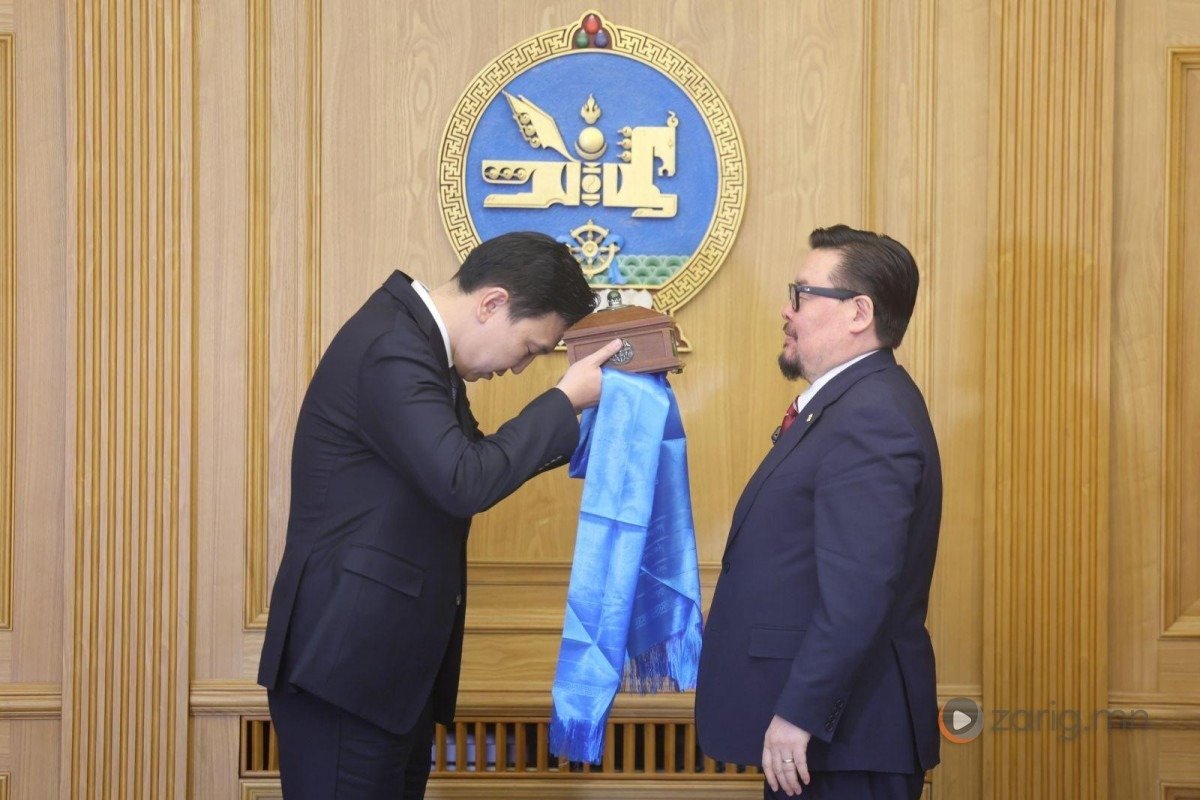 Н.Учрал Монгол Улсын 35 дахь Ерөнхий сайдаар томилогдож, Засгийн газрын тамгаа гардан авлаа