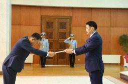 Австралийн Холбооны Улсын Элчин сайд Итгэмжлэх жуух бичгээ өргөн барив