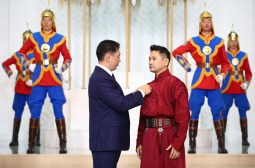 Кино урлаг үүсэж хөгжсөний 90 жилийн ойг тохиолдуулан төрийн дээд цол олголоо