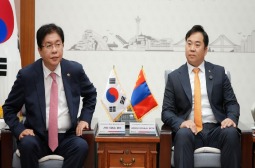 НИТХ-ЫН ДАРГА А.БАЯР ӨВЛИЙН АЯЛАЛ ЖУУЛЧЛАЛЫГ ХӨГЖҮҮЛЭХ, 1000 ЭМЧ СОЛИЛЦОО ХӨТӨЛБӨР ХЭРЭГЖҮҮЛЭХ, ҮНДЭСТЭН ДАМНАСАН КОРПОРАЦ БАЙГУУЛАХАД ХАМТАРЧ АЖИЛЛАХЫГ ХҮСЛЭЭ