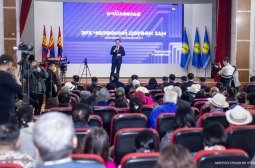 УИХ-ын дарга Н.Учрал тэргүүтэй гишүүд, сайд нар төвийн болон хойд бүсийн 2100 гаруй иргэнтэй уулзлаа