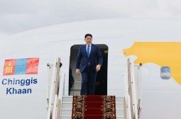 Монгол Улсын Ерөнхийлөгч У.Хүрэлсүх Ялалтын 80 жилийн ойн баярт оролцохоор Москва хотноо хүрэлцэн ирлээ