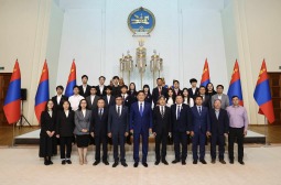 Олон улсын олимпиадад амжилттай оролцсон сурагчид, Зохион байгуулах хороодод шагнал гардууллаа