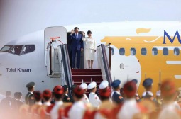 Монгол Улсын Ерөнхийлөгч У.Хүрэлсүх гэргий Л.Болорцэцэгийн хамт БНХАУ-ын Тяньжин хотноо хүрэлцэн ирлээ