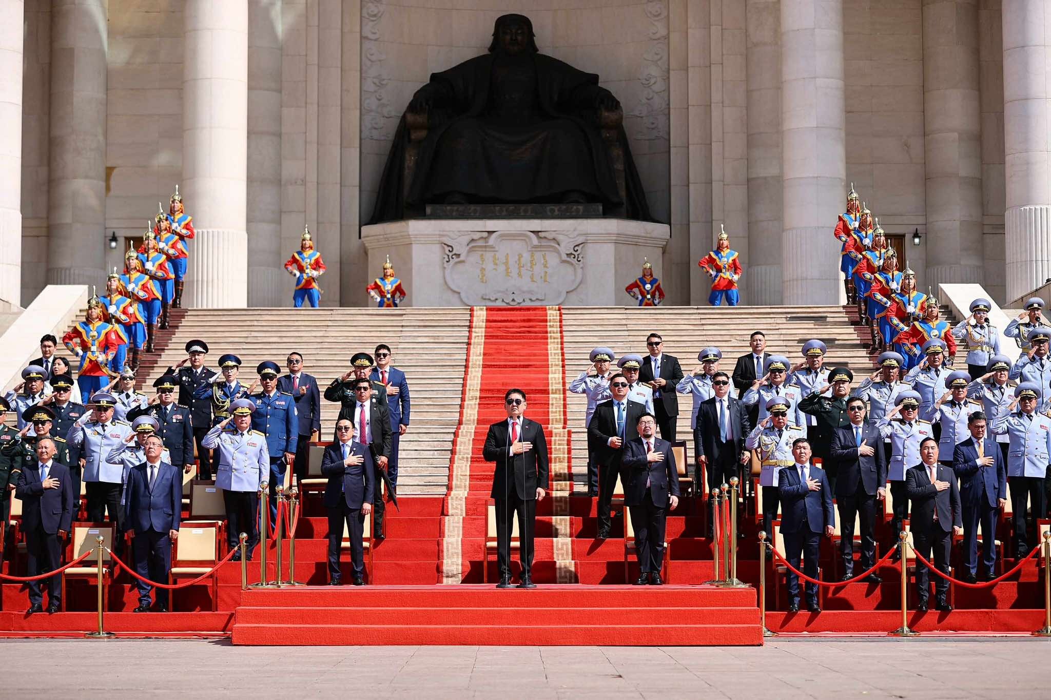 “Төрийн далбааны өдөр”-т зориулсан цэргийн ёслолын жагсаал боллоо