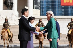 Австралийн Холбооны Улсын Амбан захирагч /төрийн тэргүүн/-ийг албан ёсоор угтаж авлаа