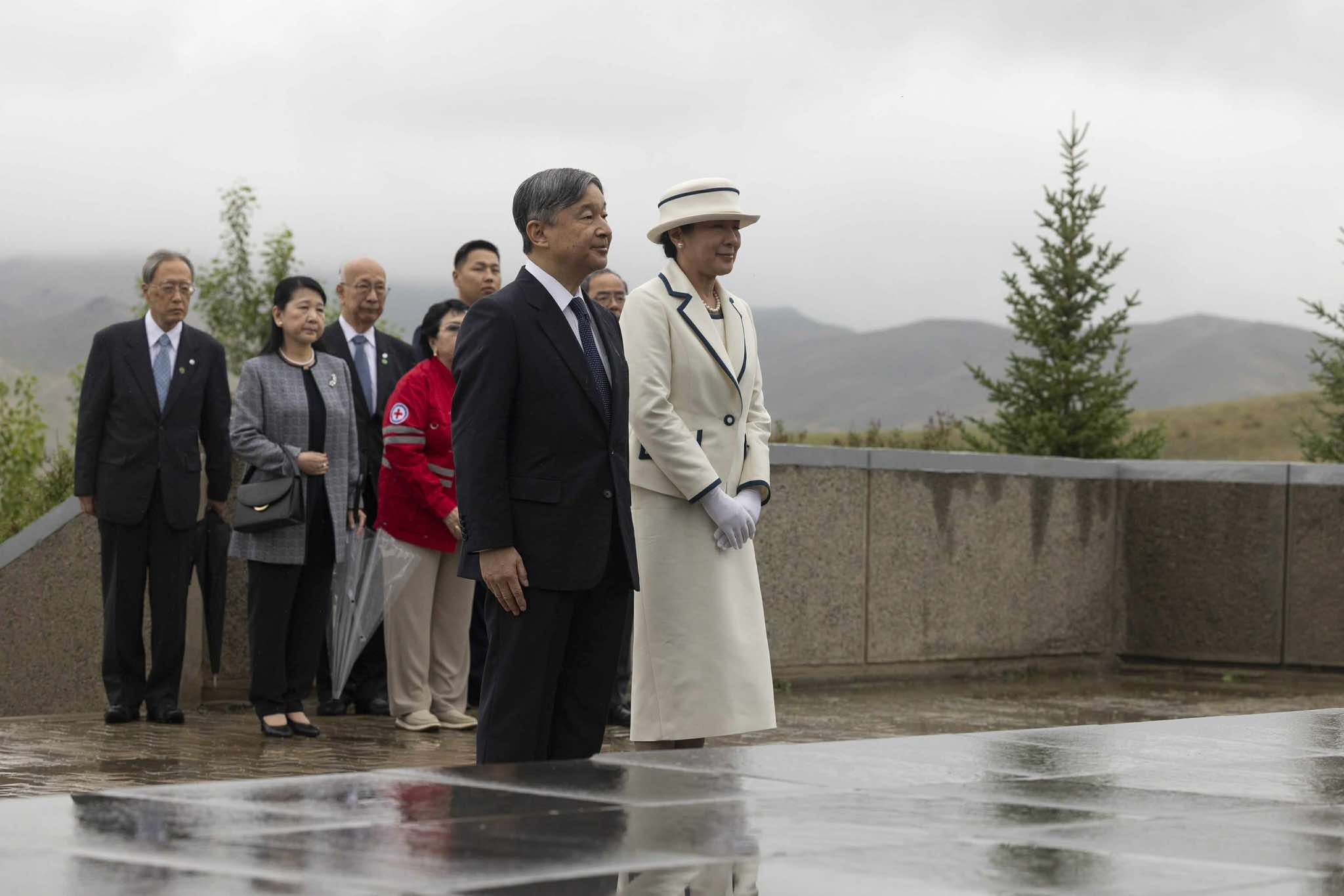 Япон Улсын Цог Жавхлант Эзэн Хаан Нарүхито, Эрхэм дээд Хатан Масако нар “Япон иргэдийн дурсгалын цогцолбор“-т хүндэтгэл үзүүллээ