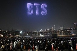 BTS -ийн тоглолт Сөүл хотыг доргиолоо