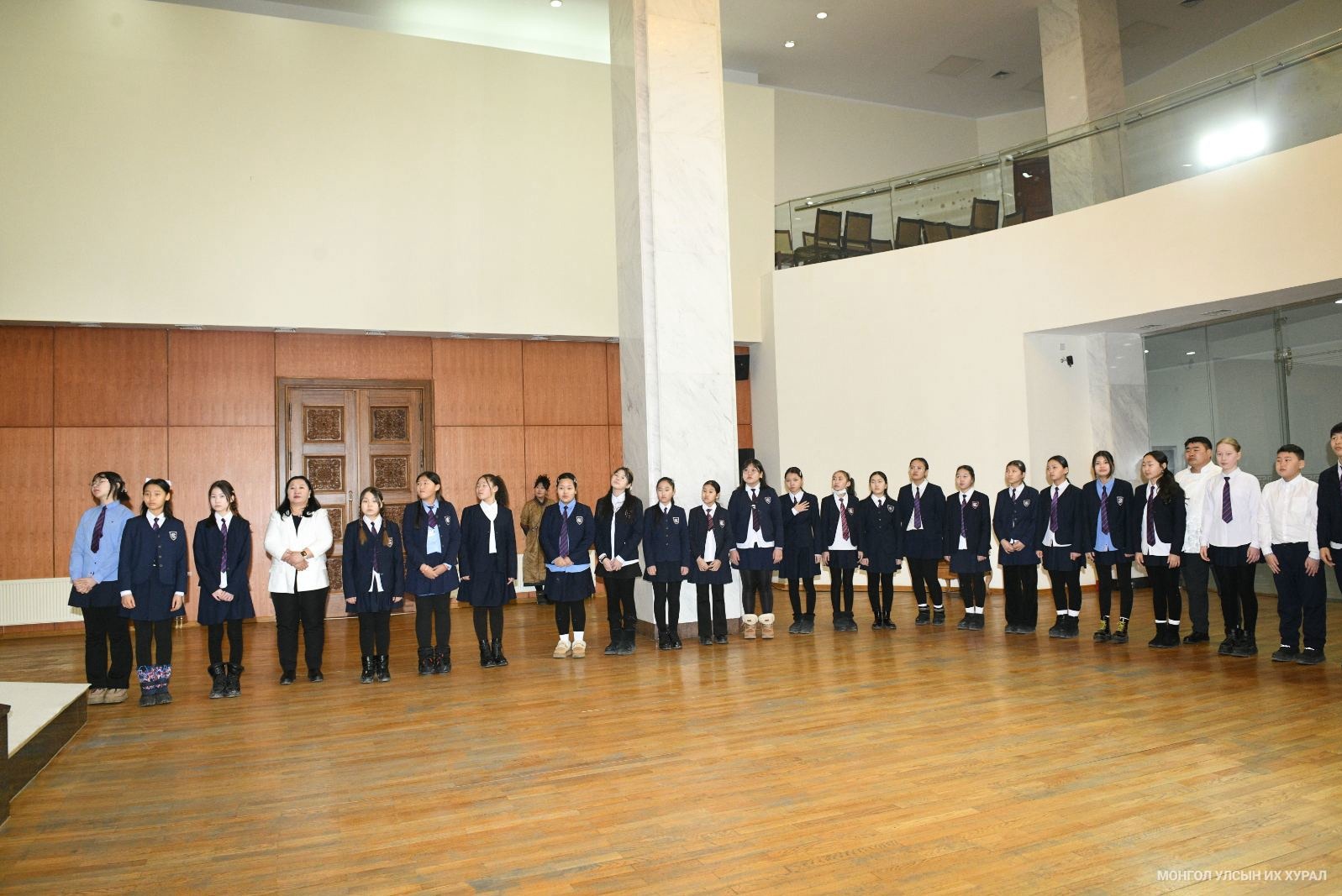 “Парламентын боловсрол” хөтөлбөрийн аялалд Нийслэлийн ерөнхий боловсролын 62, 141 дүгээр сургуулийн сурагчид оролцлоо