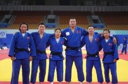 Жүдочид ААШТ-ий холимог багийн төрөлд тэргүүллээ