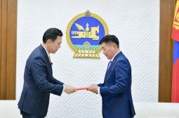 Монгол Улсын 2027 оны төсвийн тухай хуулийн төслүүд болон нэгдсэн төсвийн 2027 оны төсвийн хүрээний мэдэгдэлд өөрчлөлт оруулах тухай хуулийн төслийг өргөн мэдүүлэв