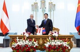 Монгол Улсын Ерөнхийлөгч У.Хүрэлсүх, Бүгд Найрамдах Австри Улсын Ерөнхийлөгч Александр Ван дер Беллен нар мэдээлэл хийлээ