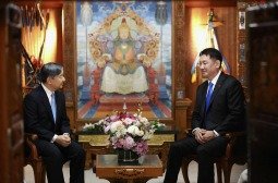 Монгол Улсын Ерөнхийлөгч У.Хүрэлсүх, гэргий Л.Болорцэцэг болон Япон Улсын Цог Жавхлант Эзэн Хаан Нарүхито, Эрхэм дээд Хатан Масако нар албан ёсны уулзалт хийлээ