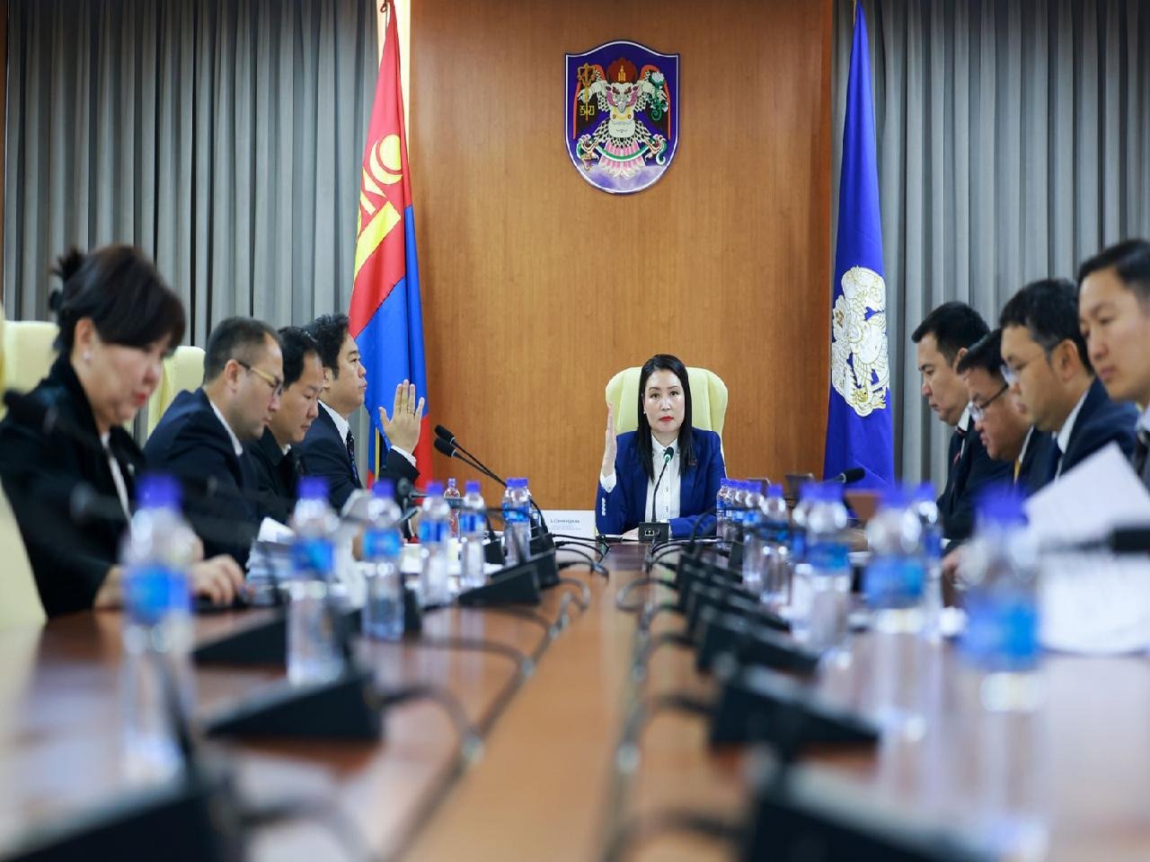 БАРИЛГЫН ЗУРАГ ТӨСӨЛ, НОРМТОЙ ХОЛБООТОЙ БАРИМТ БИЧГИЙН УДААШРАЛТЫГ ШИЙДЭХ ОРОН НУТГИЙН ӨМЧИТ ГАЗАР БАЙГУУЛАХ ТУХАЙ АСУУДЛЫГ ХЭЛЭЛЦЛЭЭ